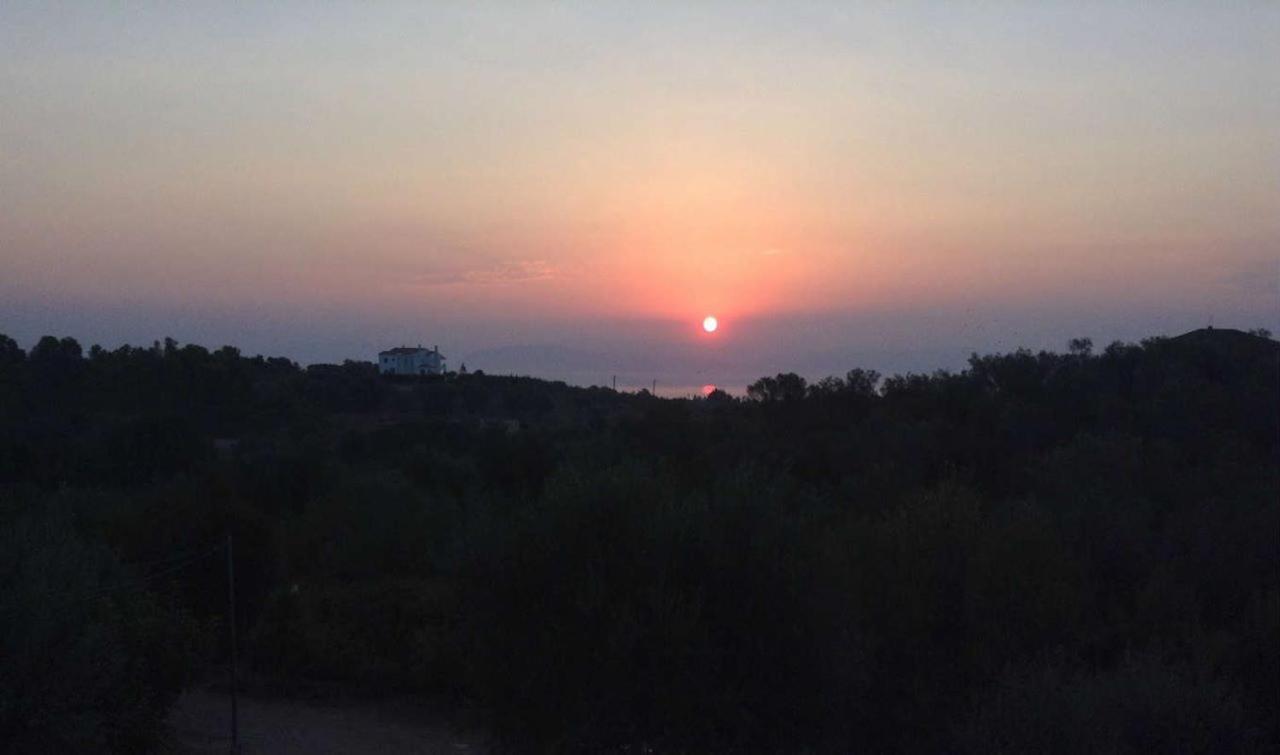 Villa Sunrise Apartment Гувія Екстер'єр фото